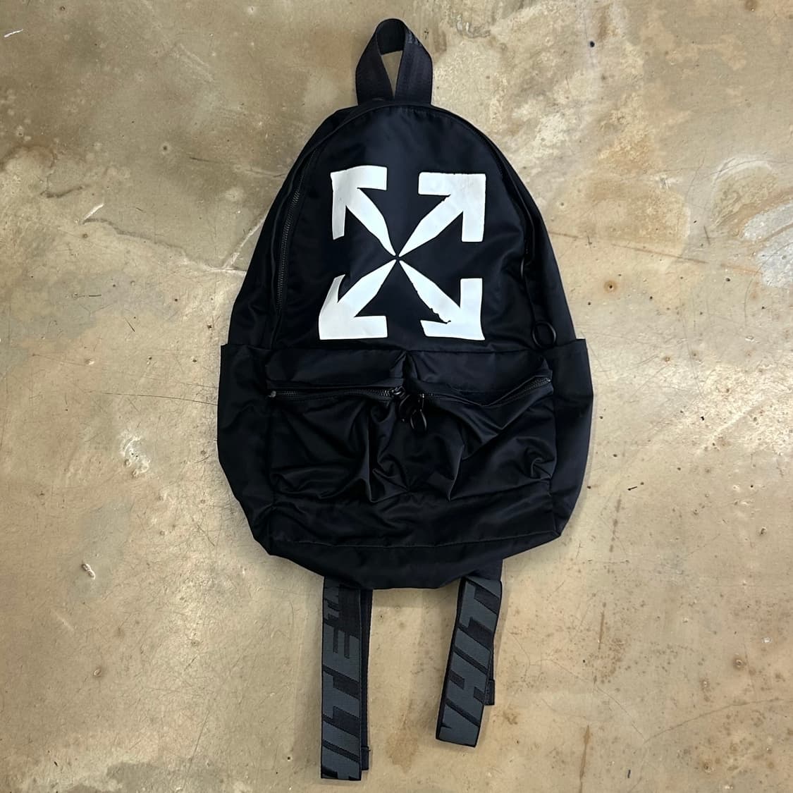 OS 새상품 오프화이트 화이트 애로우 블랙 백팩 상품이미지2