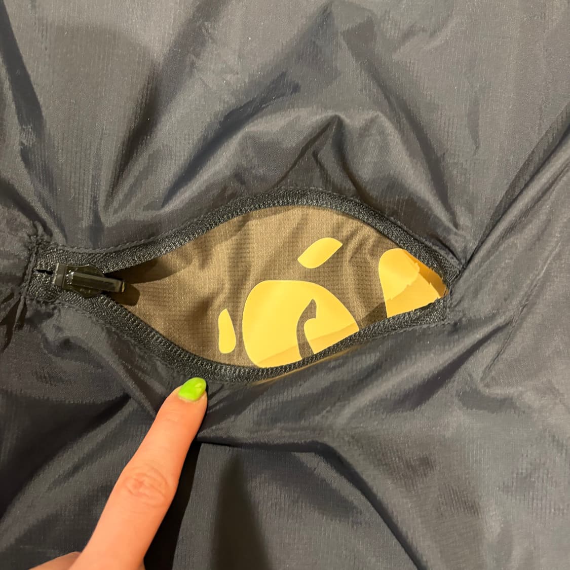 베이프 패커블 바람막이 M 상품이미지3