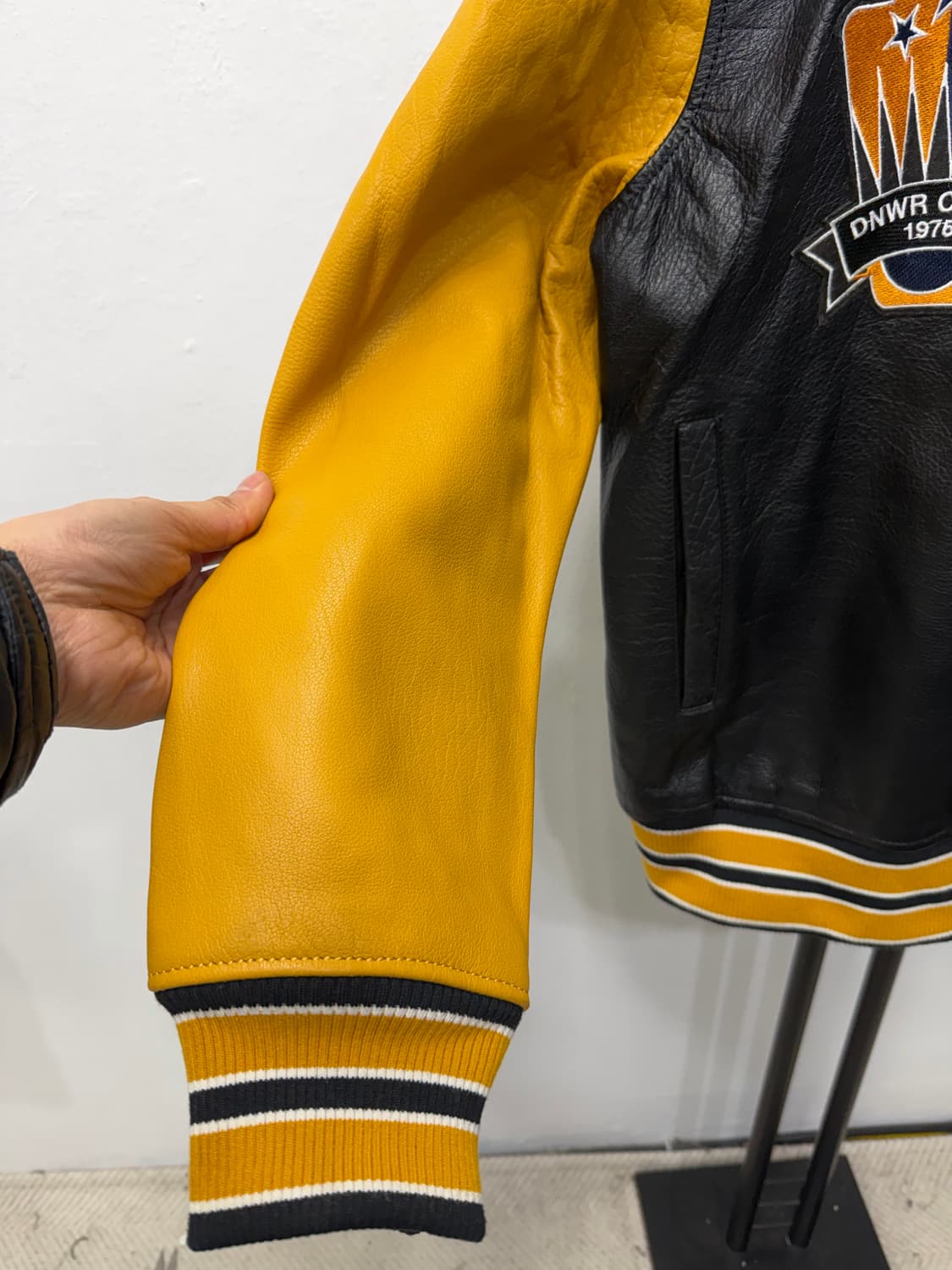 정품) 자라 블랙 레더 배색 스타디움 천연소가죽 자켓 M 상품이미지3