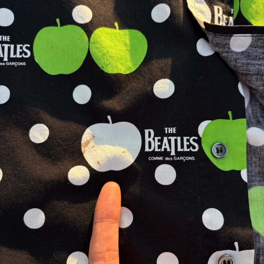 Comme Des Garcons x Beatles 그래픽 애플 도트 셔츠 상품이미지5