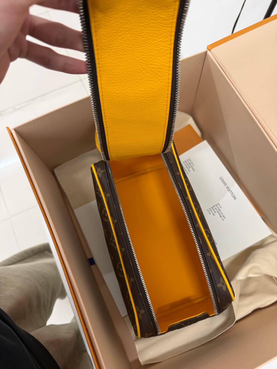 루이비통 모노그램 돕키트 클러치 상품이미지6