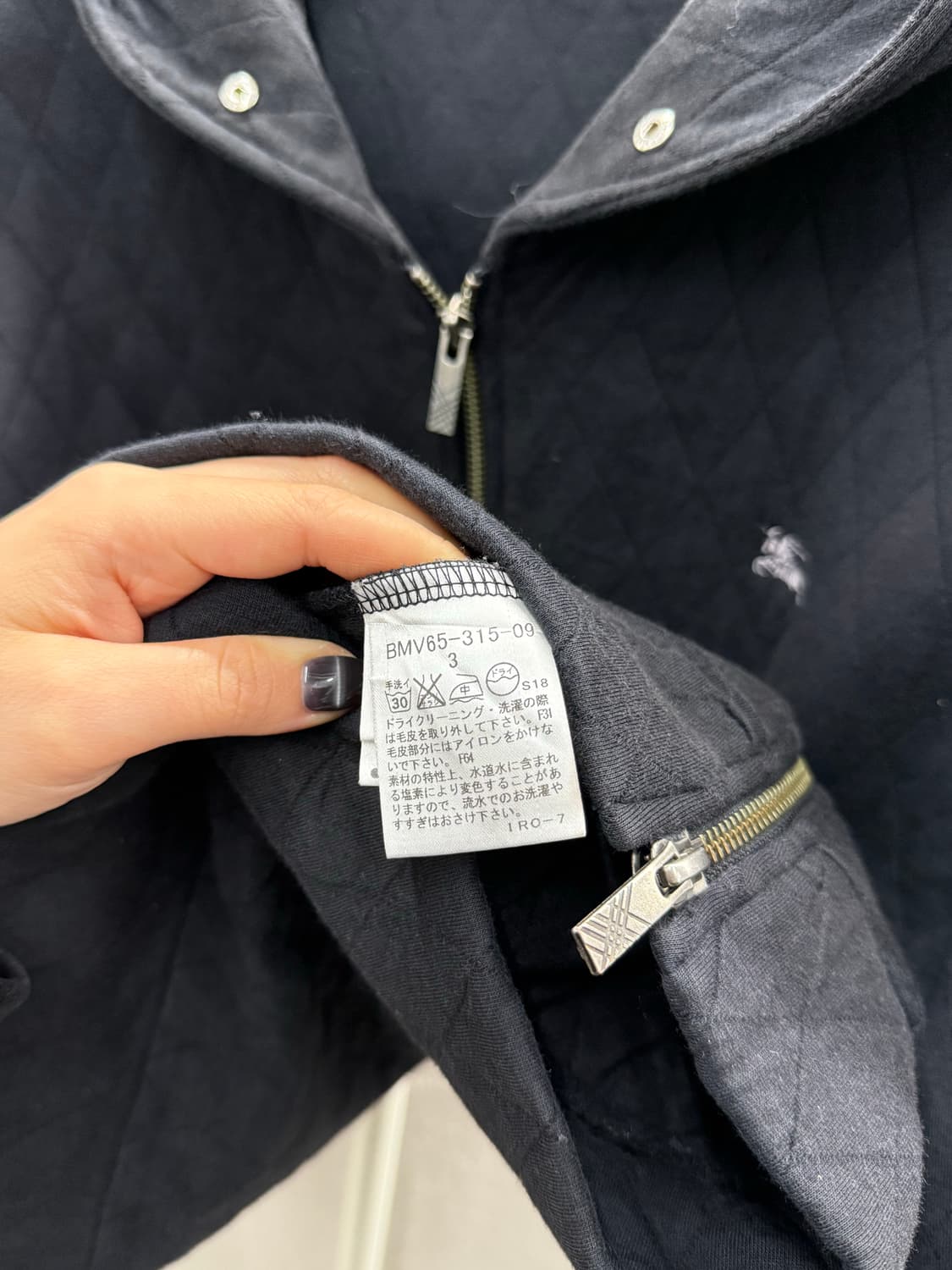 버버리 블랙라벨 퀼팅 후드 집업 블랙 3 상품이미지5