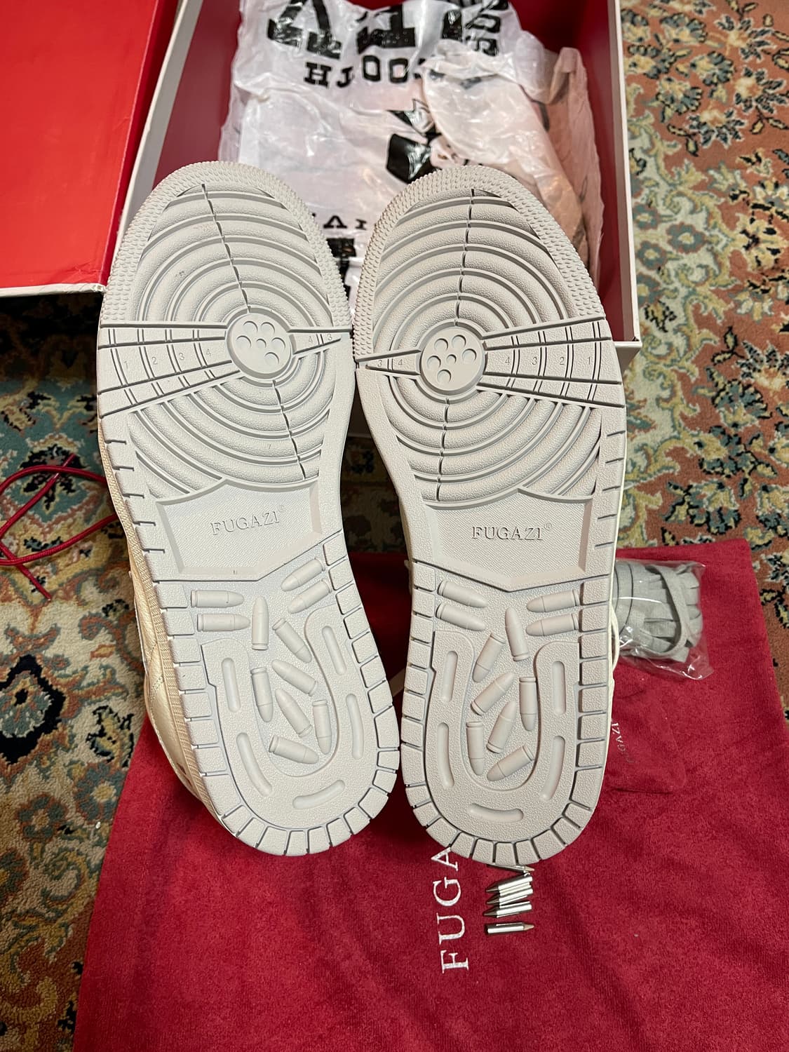 FUGAZI One In The Chamber 푸가지 조던1 화이트 상품이미지4