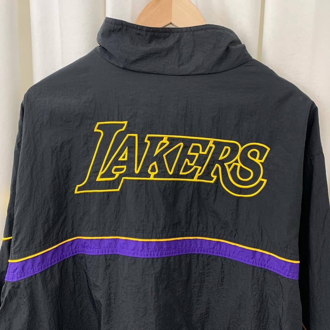 나이키 레이커스 NBA 블랙 윈드브레이커 상품이미지2