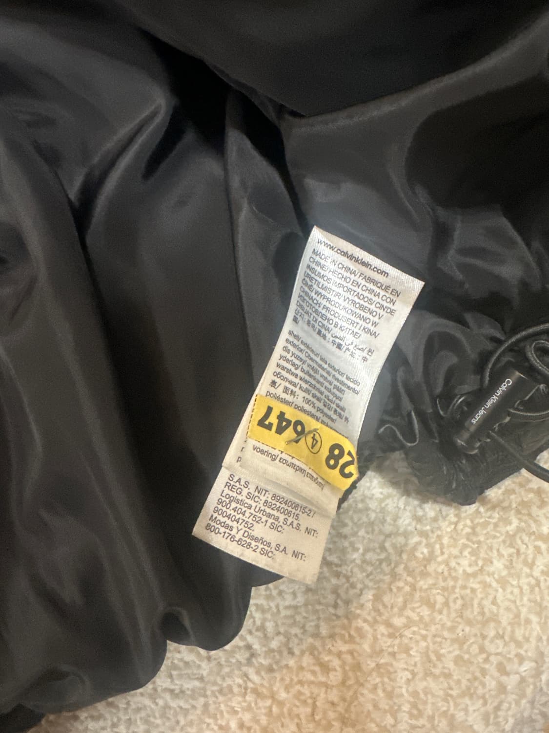 CK 캘빈클라인 유광 패딩 팝니다(정가30) 상품이미지4