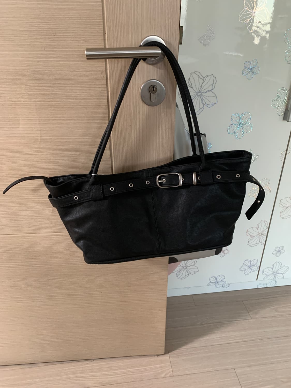 여밈 벨티드 버클 숄더백 블랙 새상품 상품이미지2