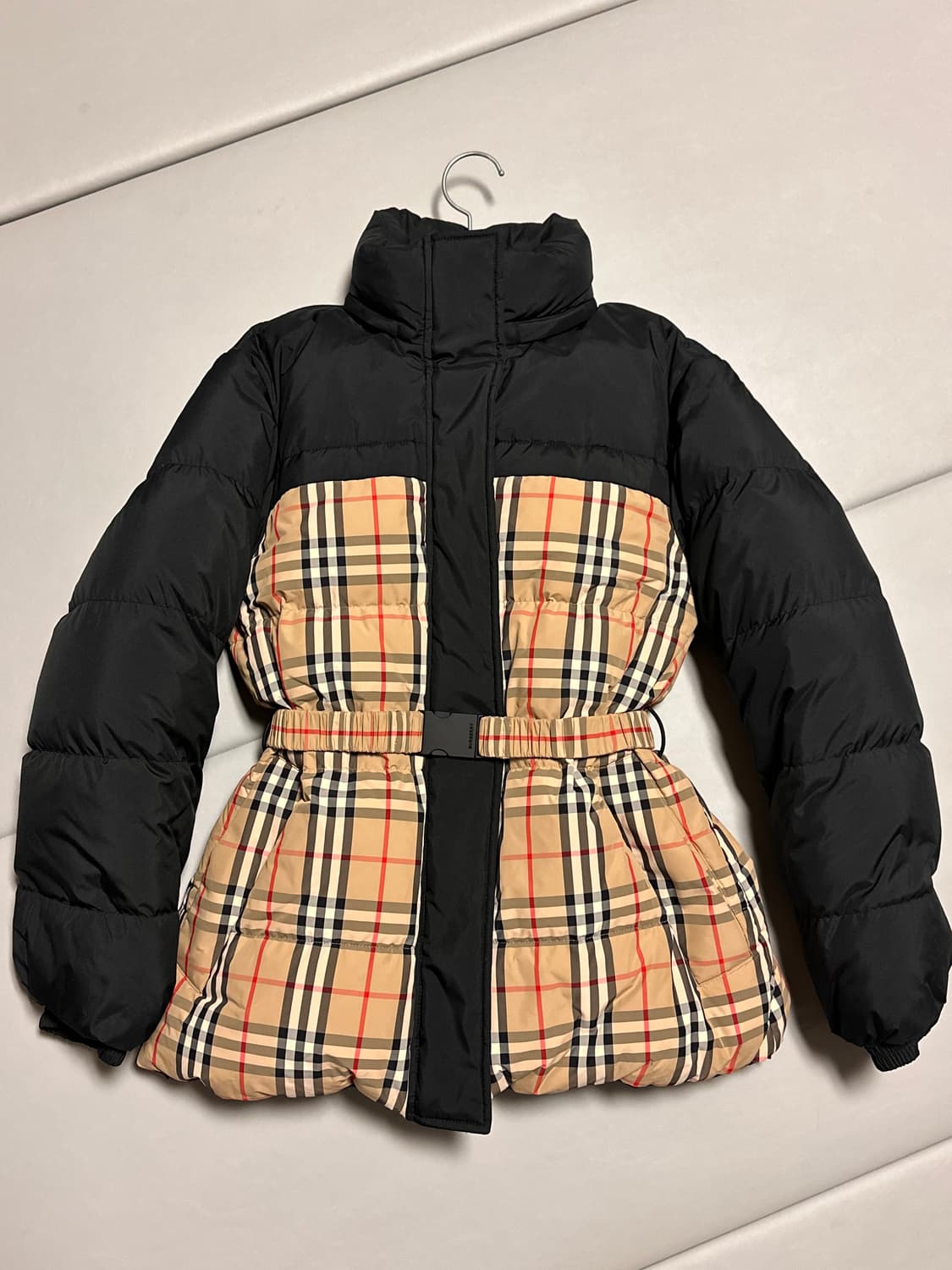 버버리 여성 OAKMERE 체크 리버시블 벨티드 다운 패딩 자켓 상품이미지1