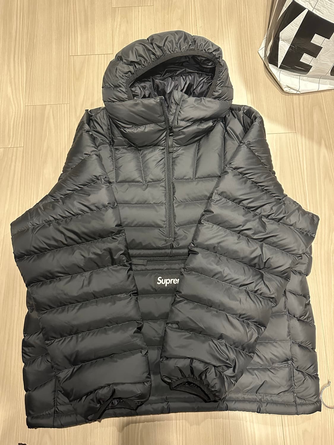 슈프림 경량패딩 마이크로다운자켓 상품이미지1