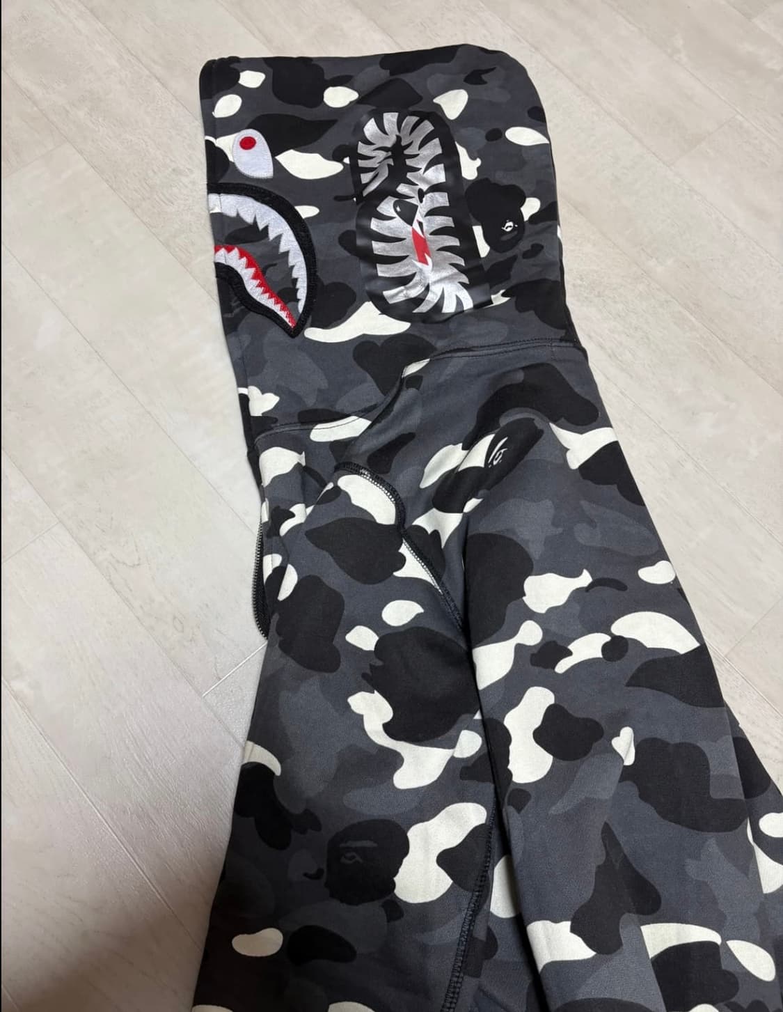 베이프 샤크 후드집업 야광 상품이미지3