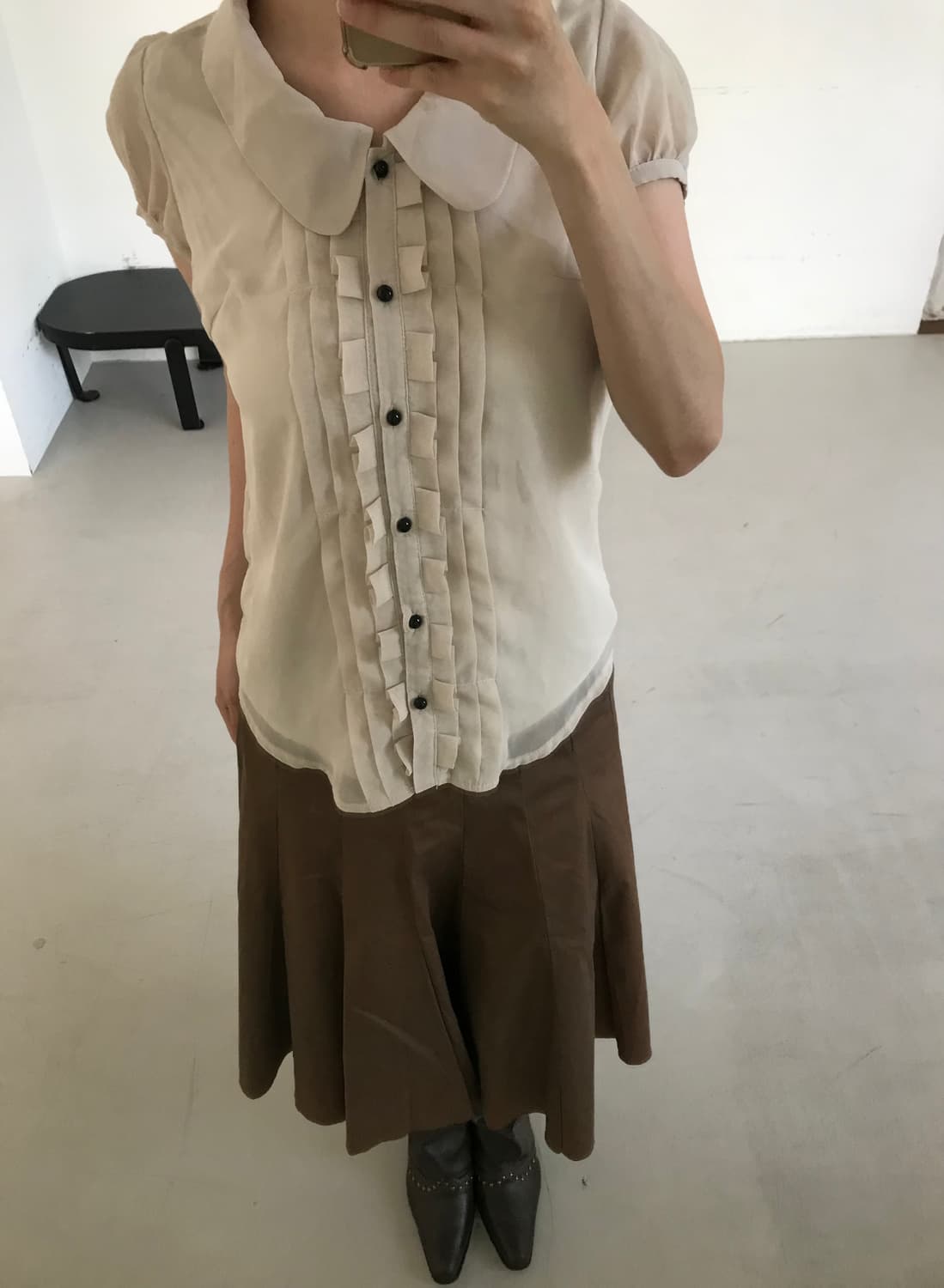 vintage beige frill blouse 상품이미지3