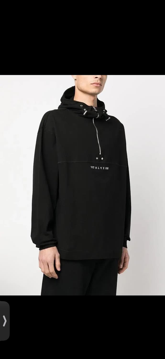알릭스 1017ALYX9SM 자수로고 하프집업 후드탑 블랙 상품이미지1