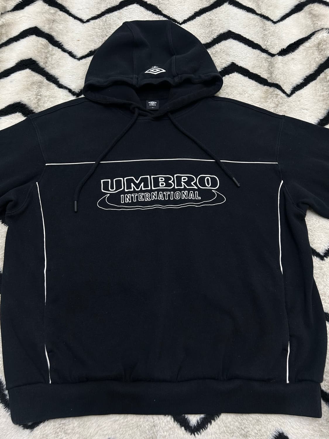 [L]엄브로 오버핏 타이핑 후드/블랙/기모 상품이미지3