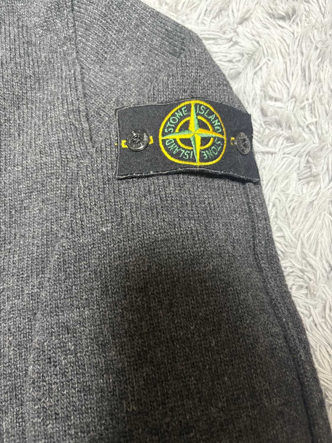 [새상품급] 스톤아일랜드 버튼 반집업 니트 상품이미지2