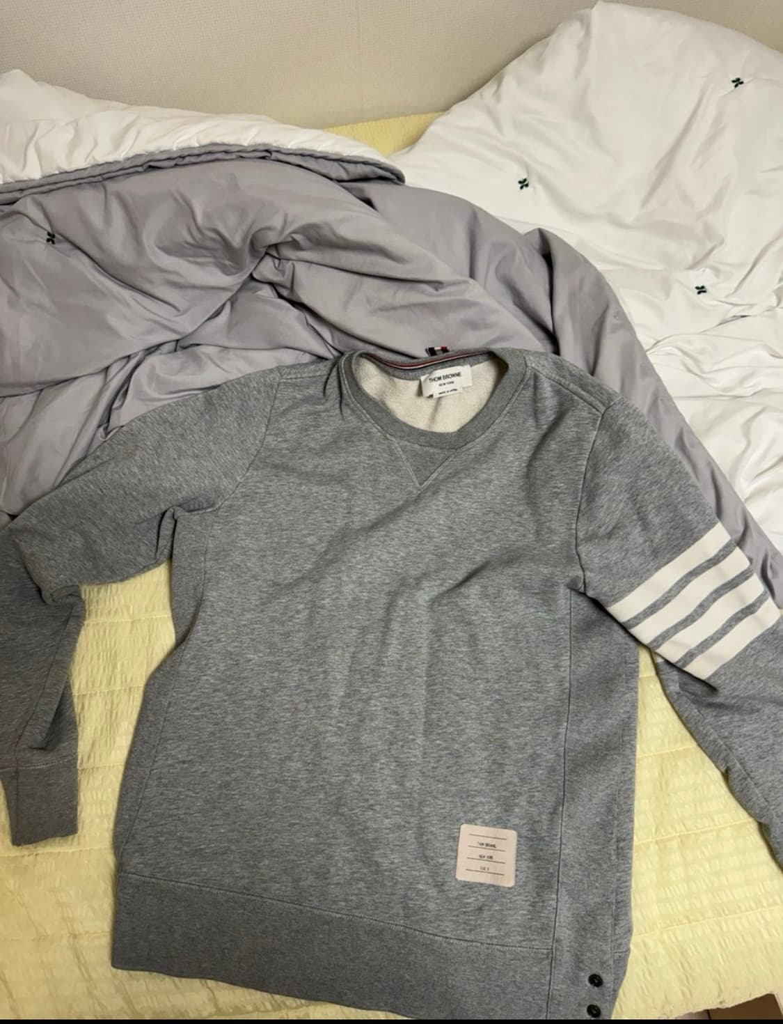 톰브라운 맨투맨 그레이 상품이미지1