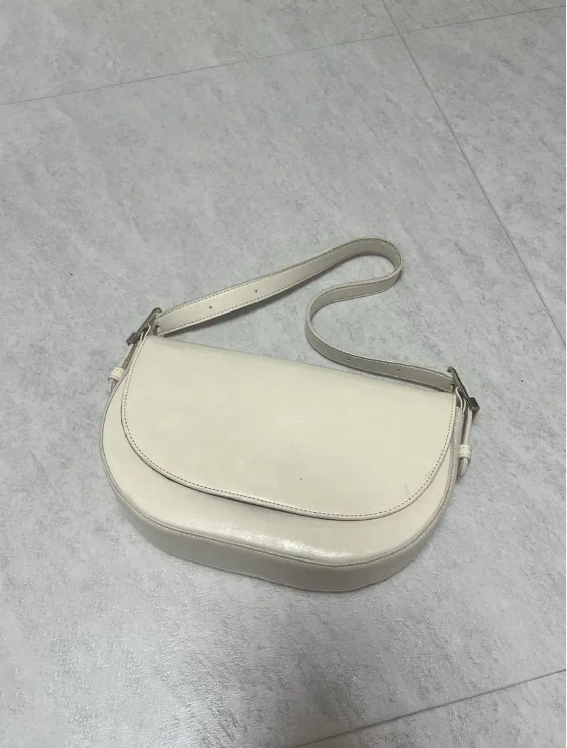 레더 숄더백 아이보리 상품이미지1