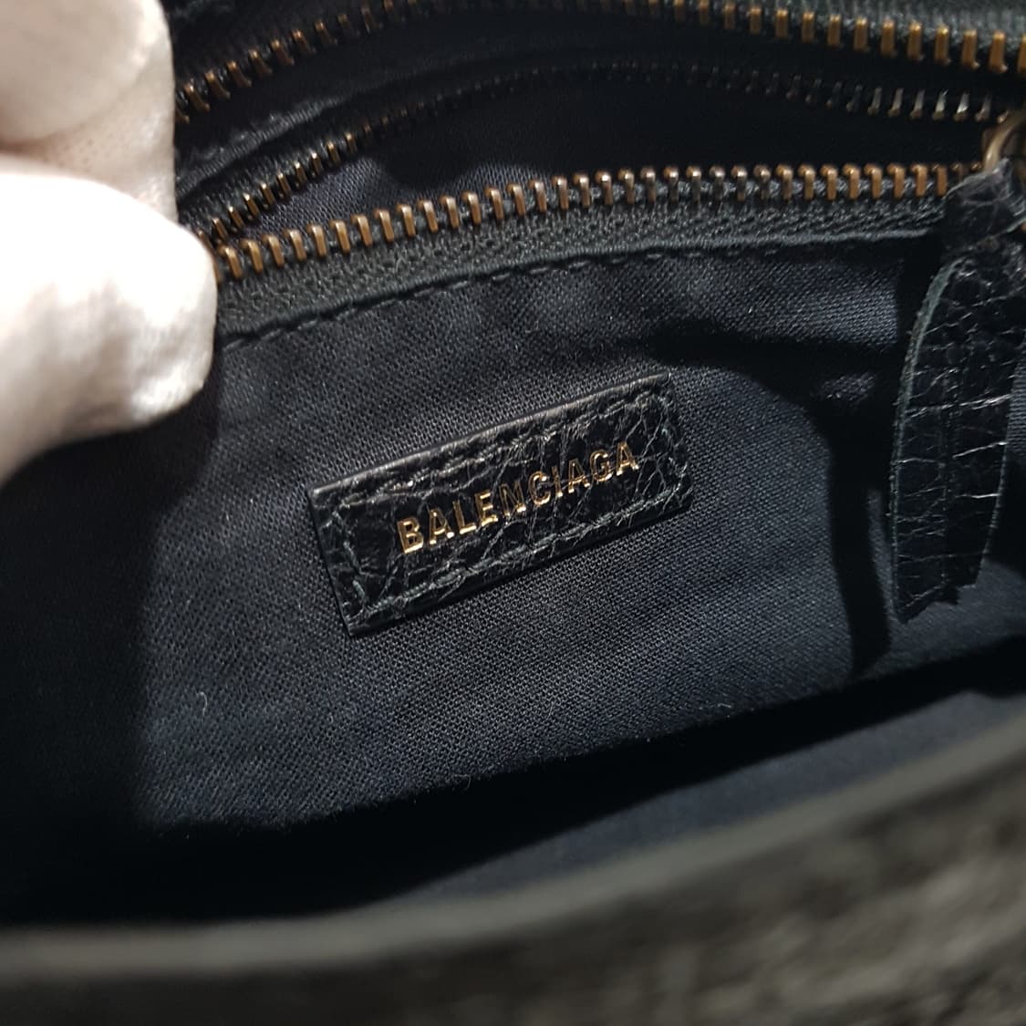 발렌시아가 클래식 모터백 미니  상품이미지10