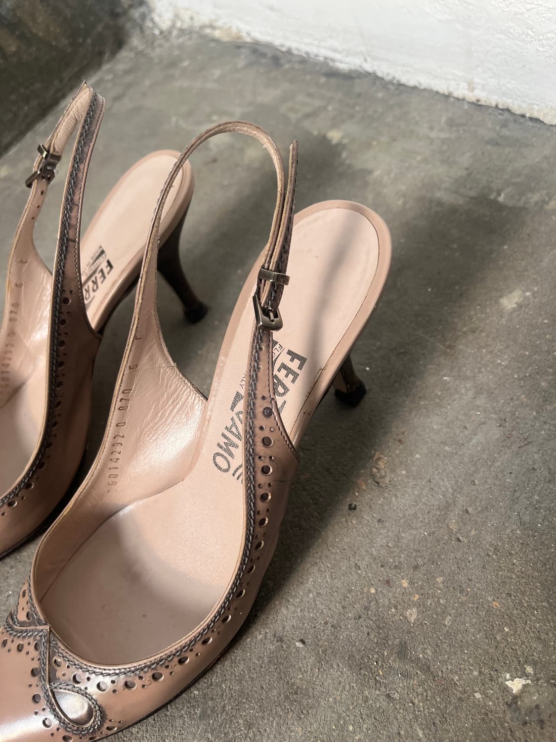 Salvatore Ferragamo 윙팁 스틸레토 힐  상품이미지4