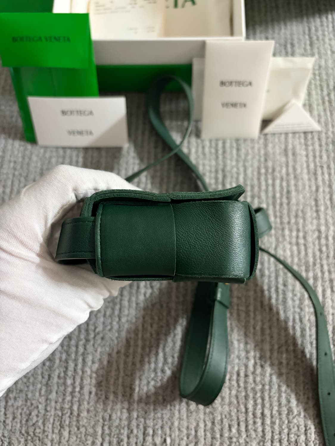 (영수증포함 풀구성) 보테가베네타 미니 카세트백 딥그린 상품이미지7