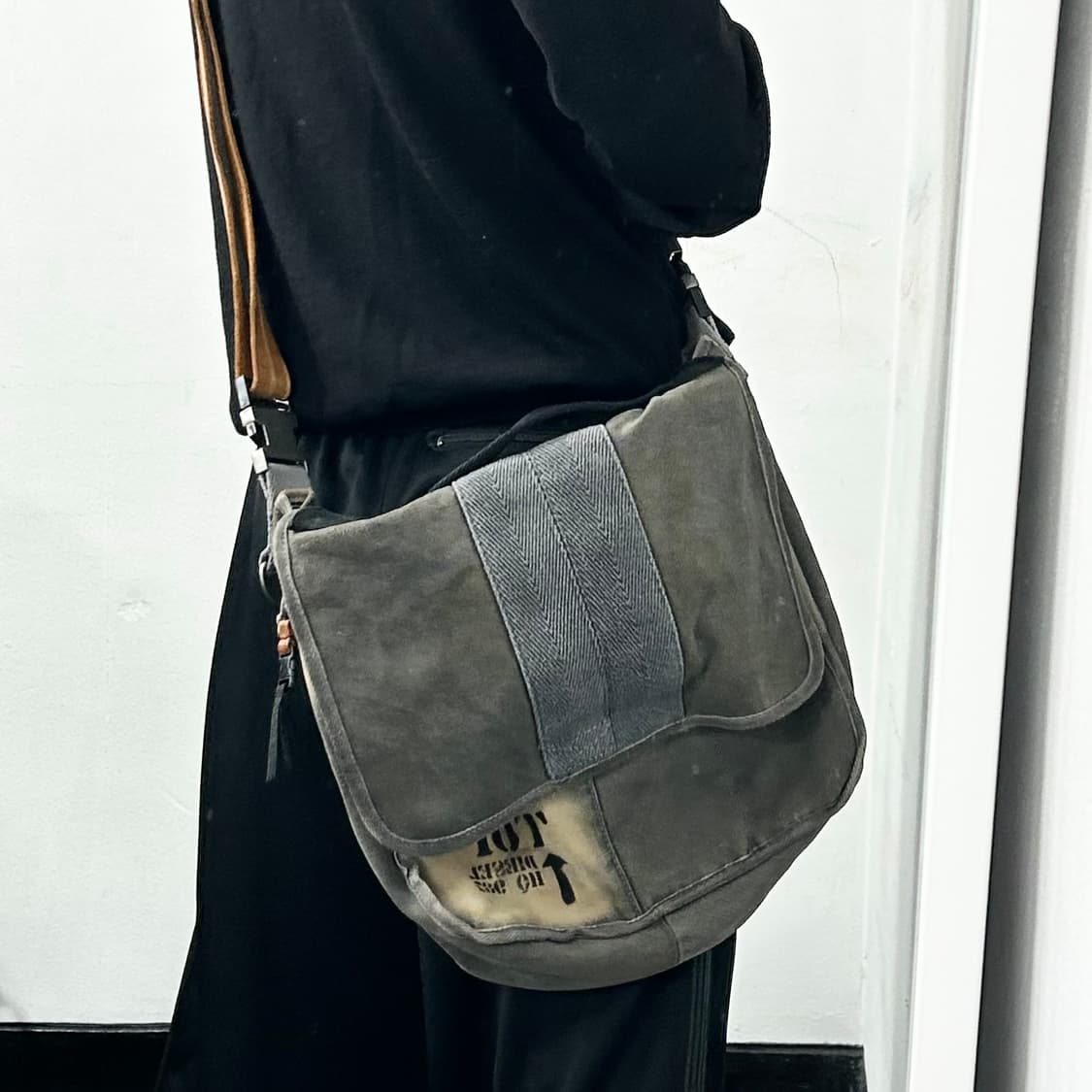 디젤 그런지 크로스백 상품이미지4