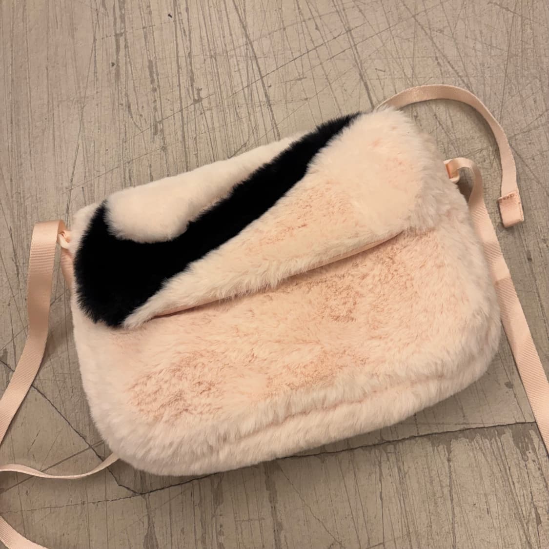 나이키 빅스우시 퍼 미니 숄더백 상품이미지2