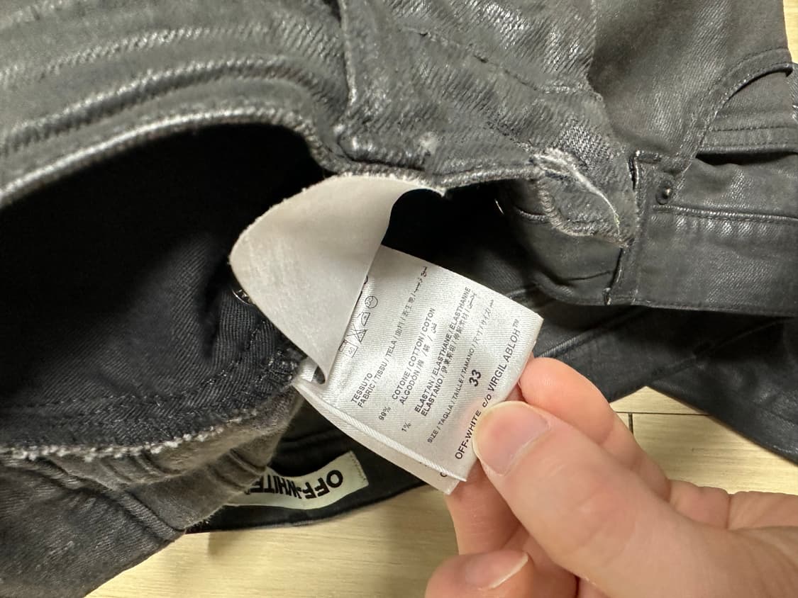 오프화이트 블랙커팅 크롭진 상품이미지4