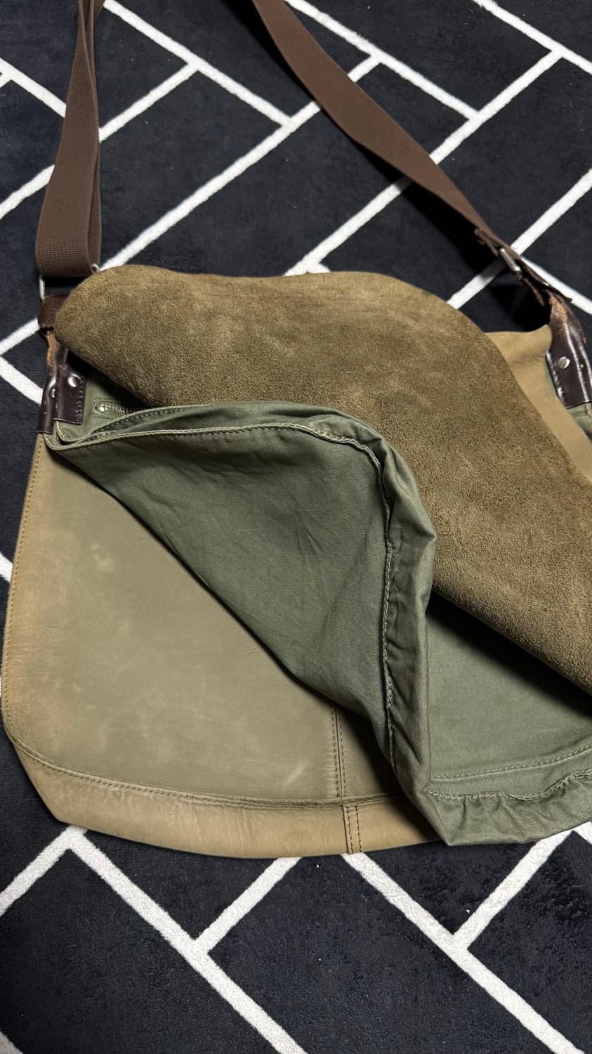 리얼 스웨이드 크로스백 상품이미지3