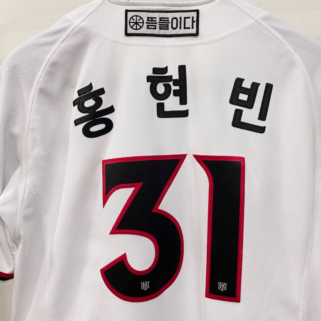 KT위즈 어센틱 지급용 풀패치 유니폼 홍현빈 친필싸인 상품이미지4