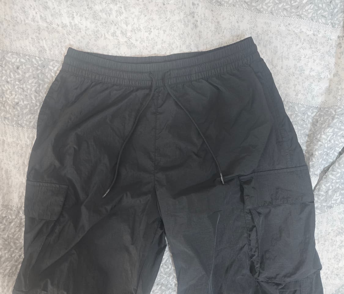 25ss 코드그라피 쿨 나일론 카고 파라슈트 팬츠

블랙 M 상품이미지5