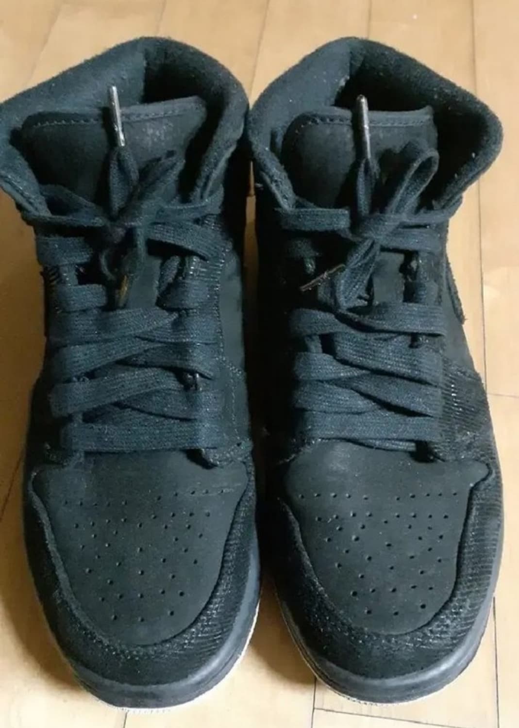 나이키 에어 조던1 미드 "Suit & Sneaers"  상품이미지2