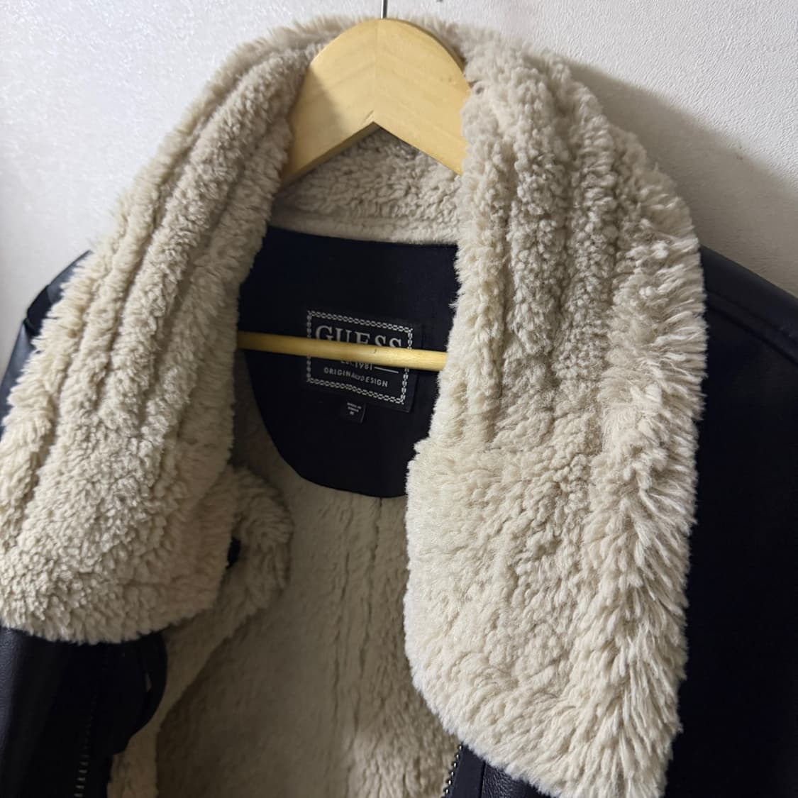 게스 하이넥 남녀공용 무스탕 M (남성 95정도) 상품이미지6