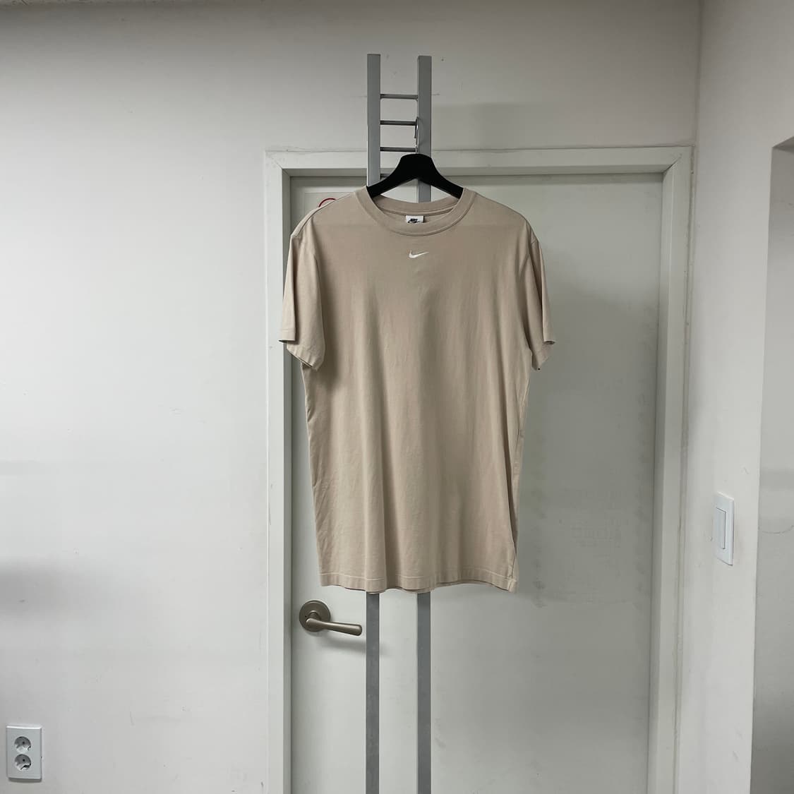 나이키 스우시 반팔 티셔츠 베이지 S 상품이미지1