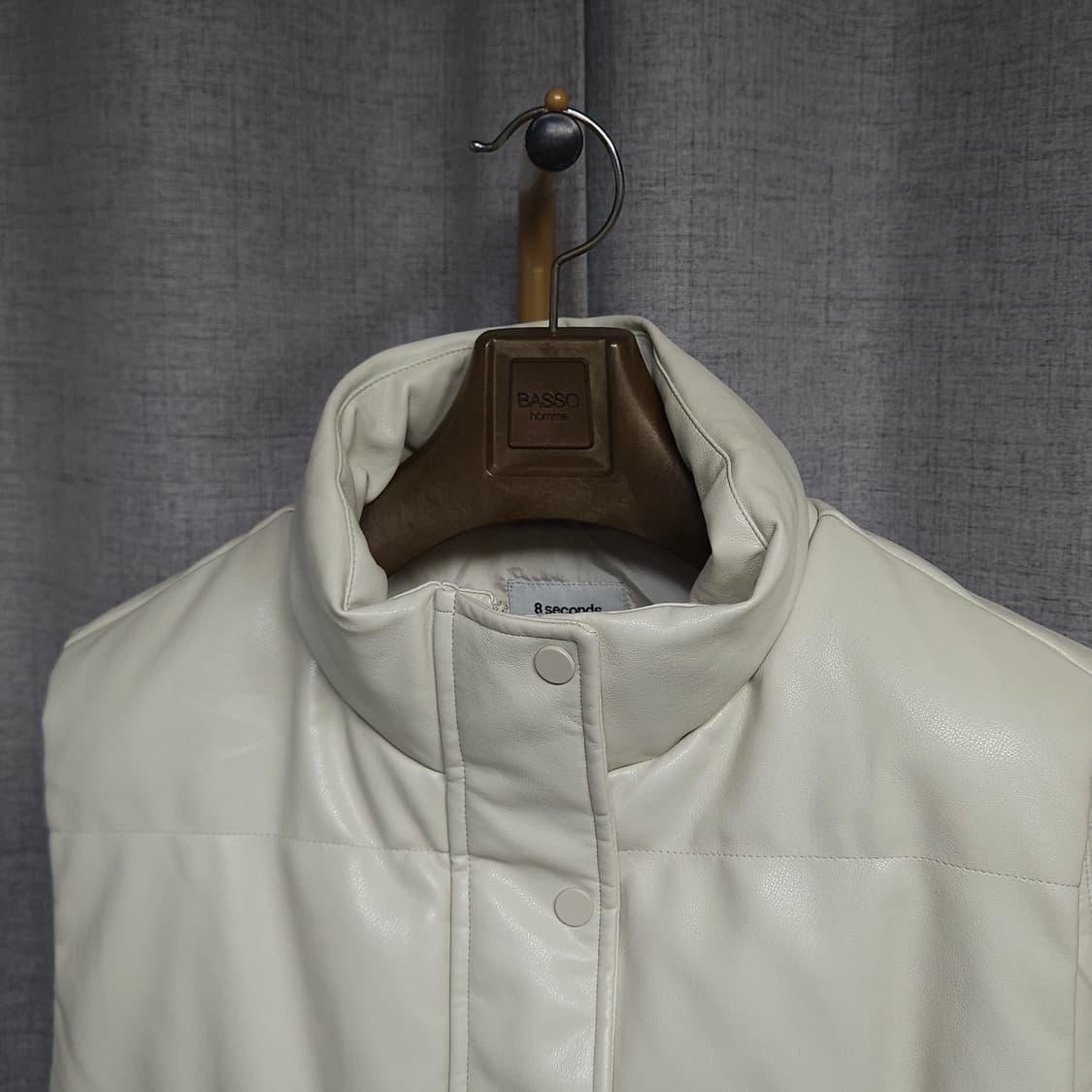 XS ) 에잇세컨즈 여성 오버핏 합성가죽 패딩 베스트 아이보리 상품이미지2