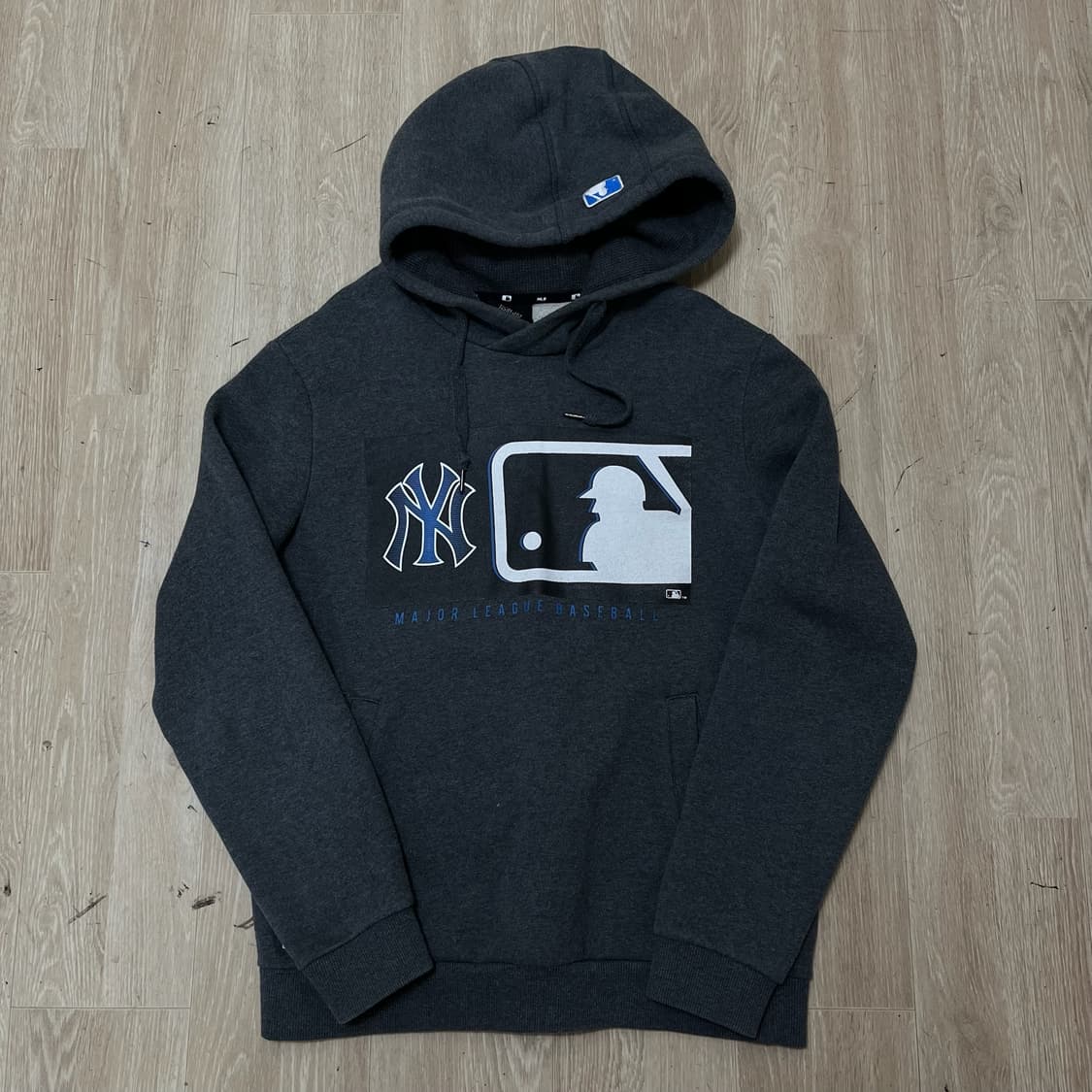 엠엘비 뉴욕양키스 빅로고 약기모 후드티 [차콜] L/100 상품이미지1