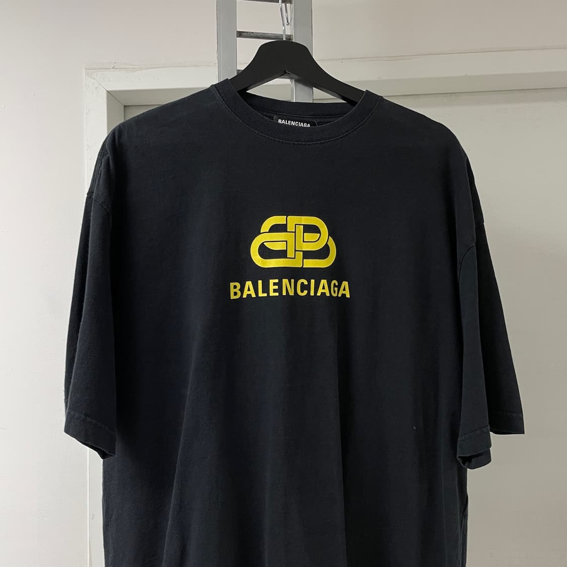 발렌시아가 블랙 반팔 티셔츠 M 상품이미지2