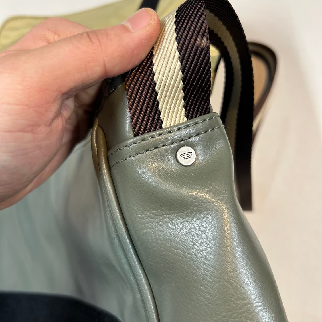 디젤 DIESEL 가방 메신저백 숄더백 올리브 그린 상품이미지4