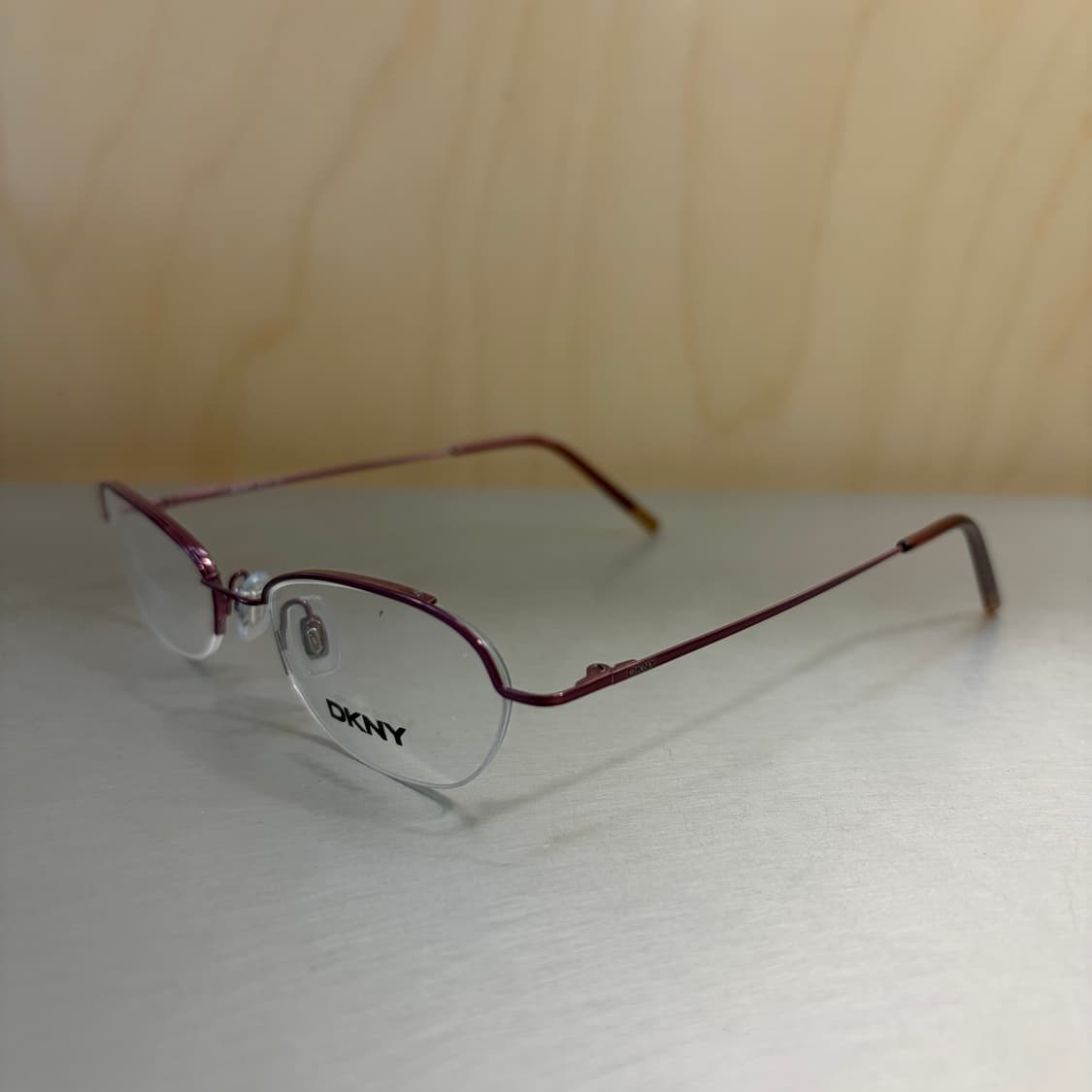 DKNY 48019 135 와인 메탈 하프림 반무테 안경 상품이미지2