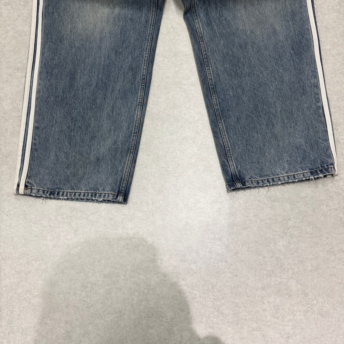 발렌시아가x아디다스 배기 트라우저 데님팬츠 연청 상품이미지2