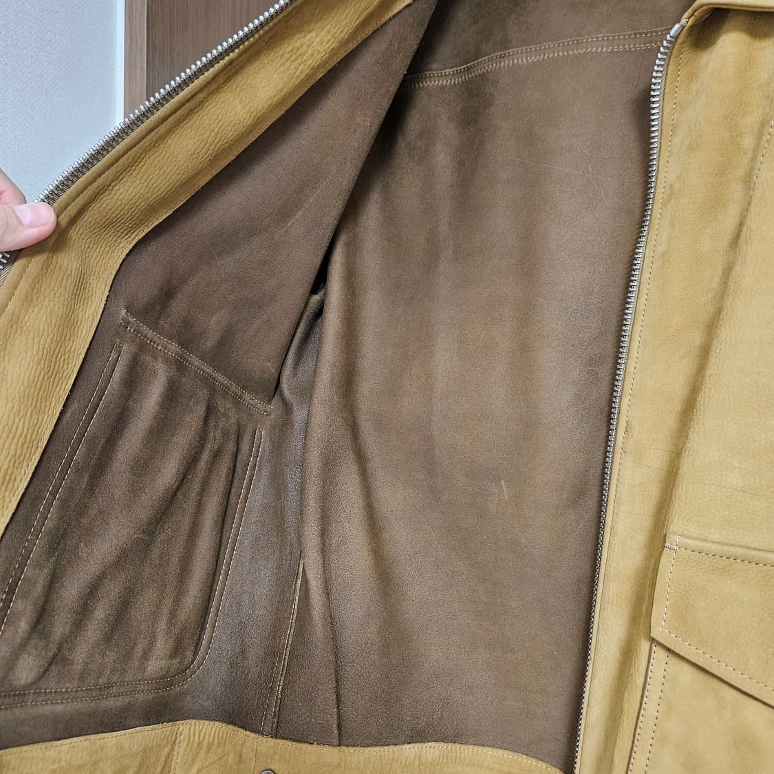 [48] 톰포드 버팔로 레더 스웨이드 트러커 워크 가죽 자켓 카멜 상품이미지5