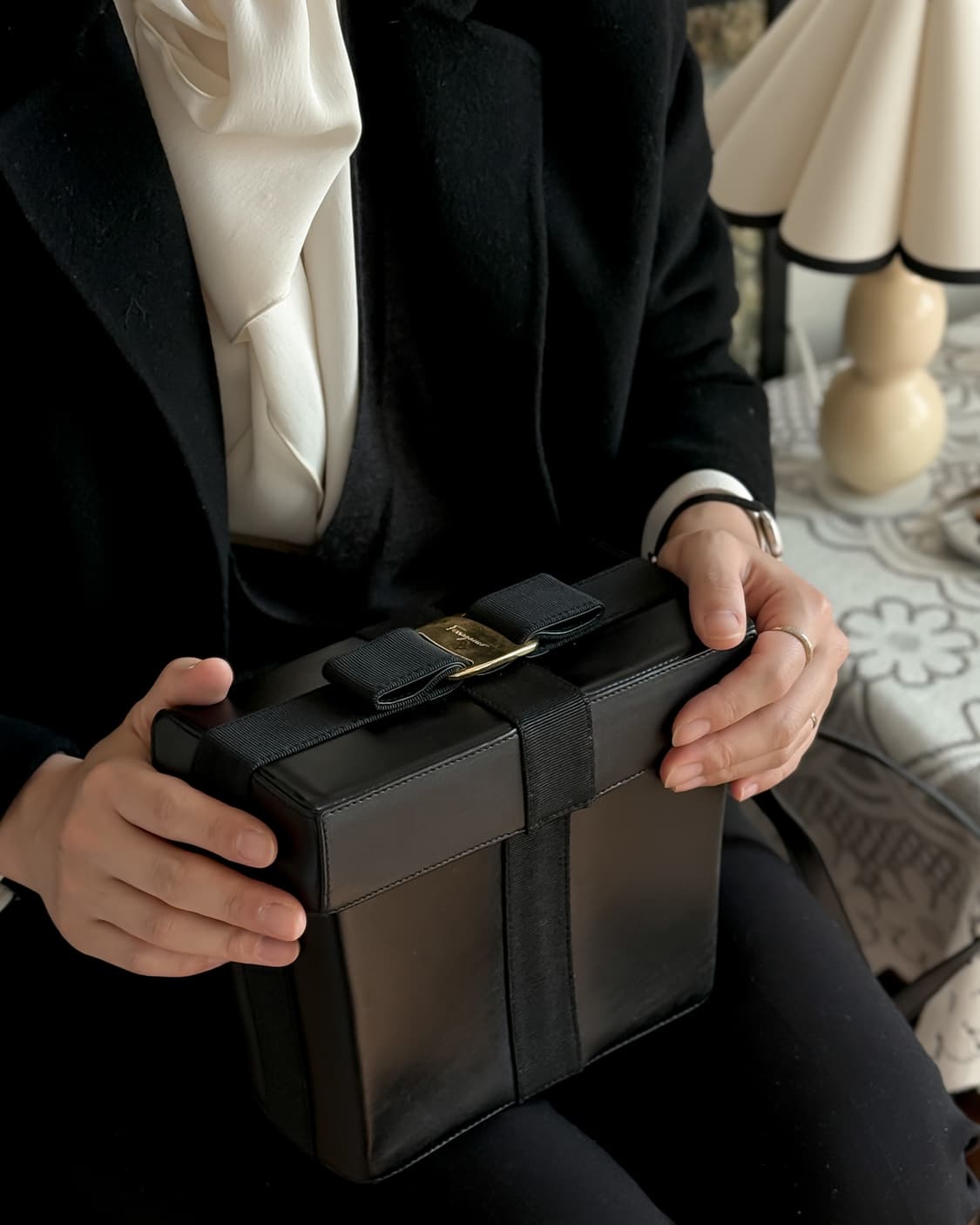 페라가모 클래식 리본 디테일 숄더백 상품이미지4