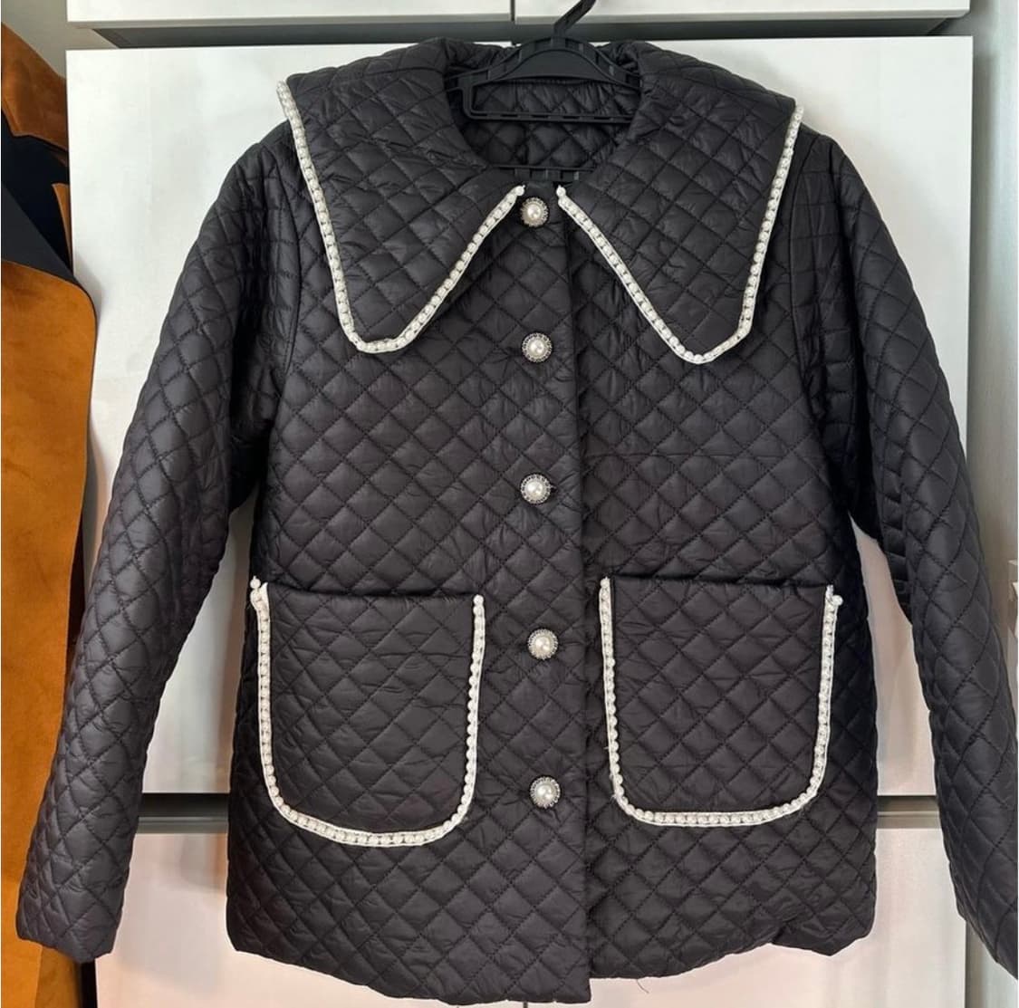 블랙 퀼팅 누빔자켓 진주 장식 카라 상품이미지3