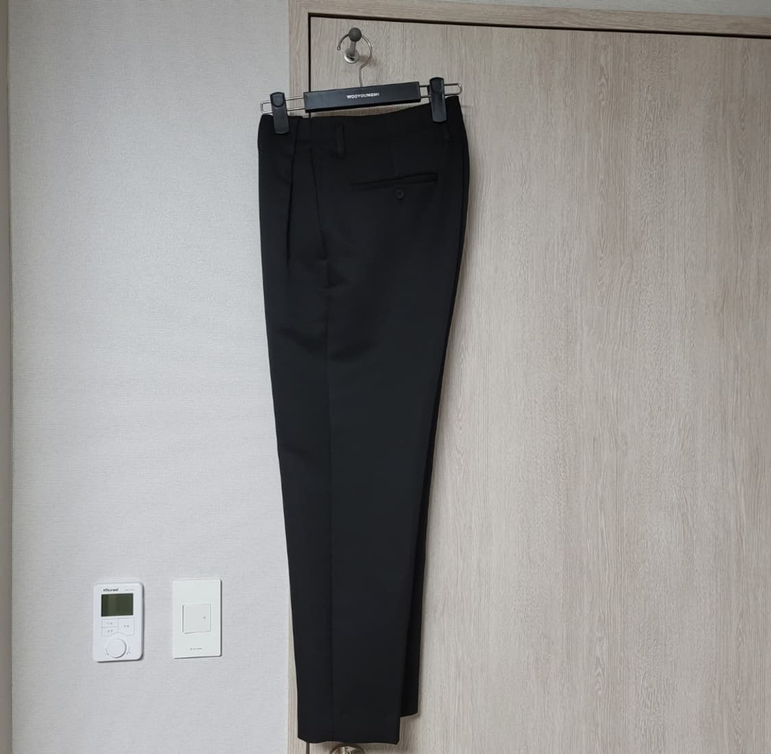 우영미 20ss 레더 패치 블랙 크롭 팬츠  상품이미지3