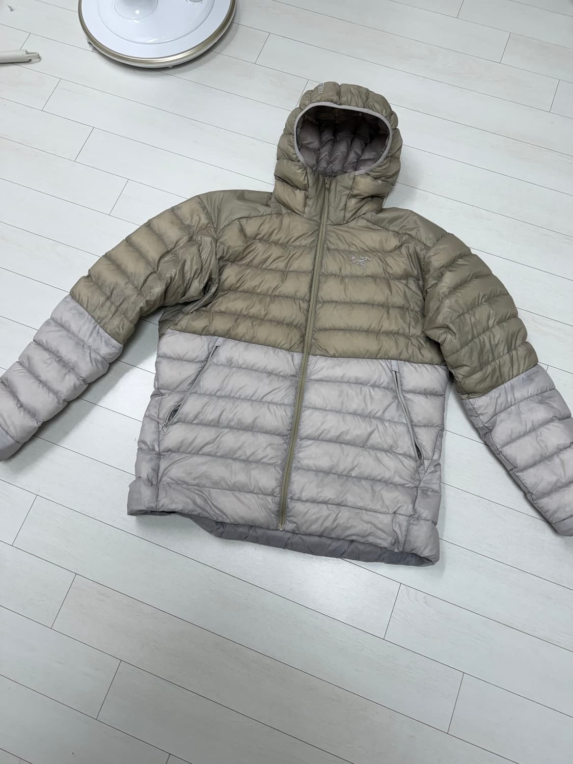 아크테릭스 세륨 후디 L 사이즈  상태 9.8/10 하자 일체 없이 깨끗 상품이미지1