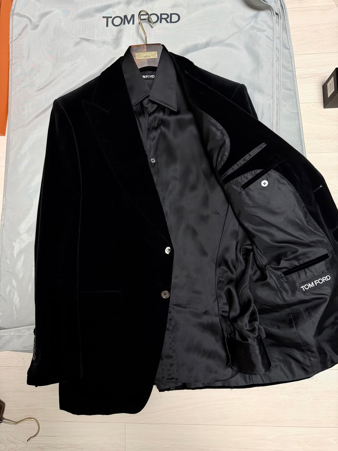 (새상품,강추👍)톰포드 아티쿠스 블랙 벨벳 블레이져 자켓 수트 상품이미지5