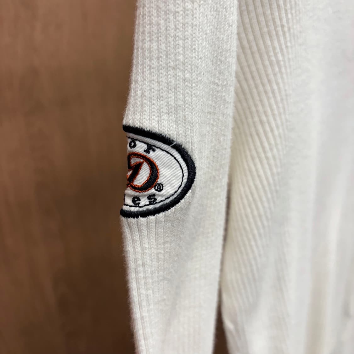 할리데이비슨 슬림핏 모크넥 긴팔 골지 니트 로고 자수 디테일 아이보리 상품이미지7