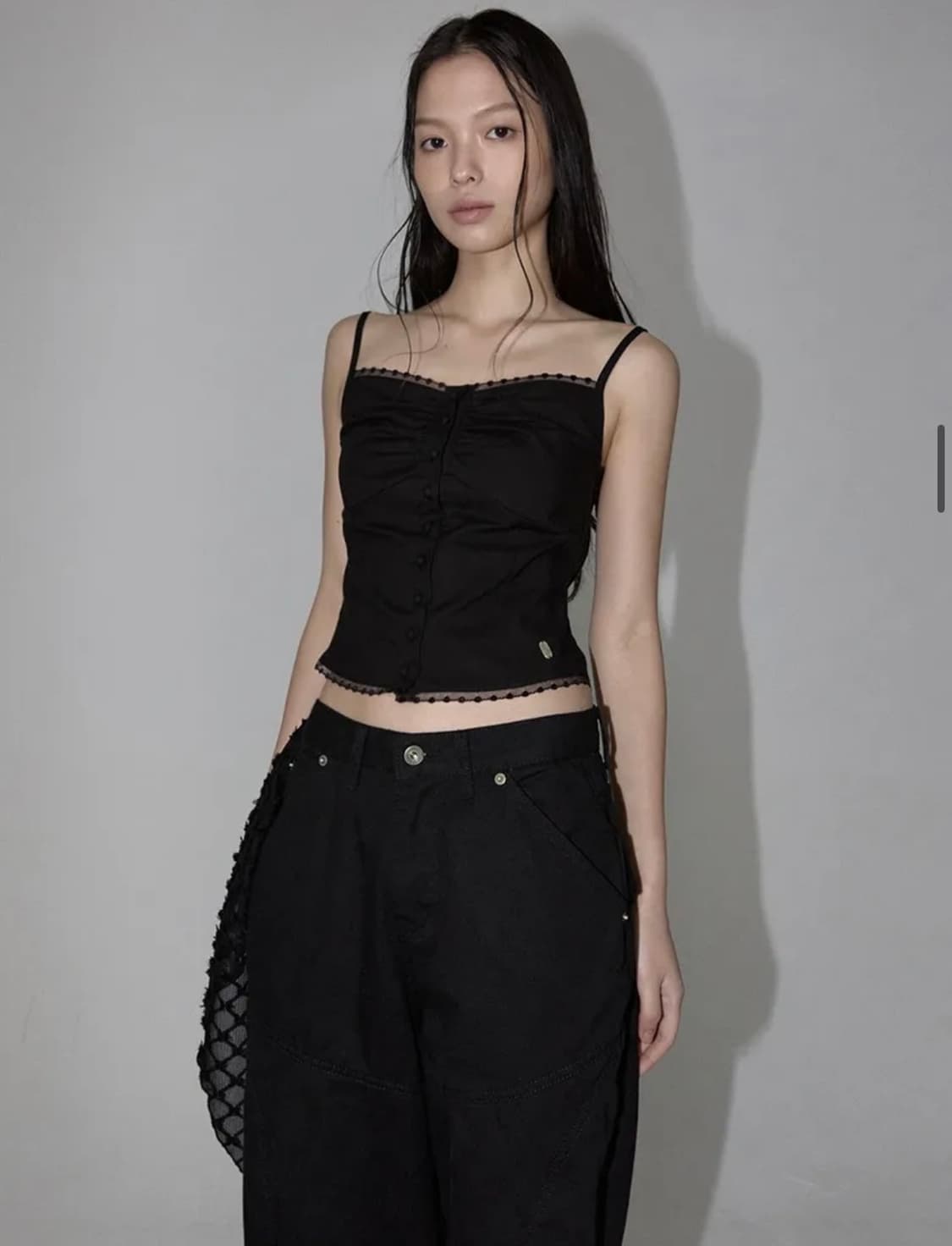 이네기 Yuna Shirring Blouse 블랙 상품이미지1