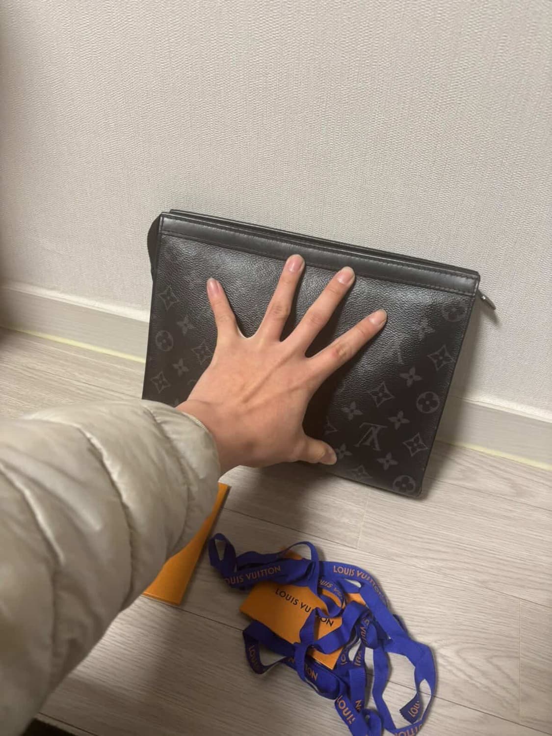 루이비통 포쉐트 보야주 MM 모노그램 이클립스 클러치백 상품이미지1