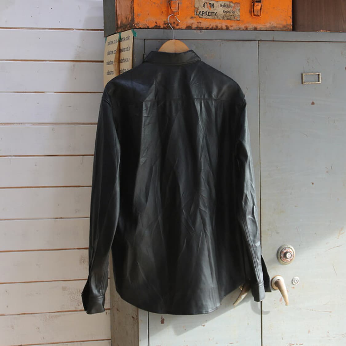 (착용컷) Zara 레더 셔츠 (남성용 105) 상품이미지4