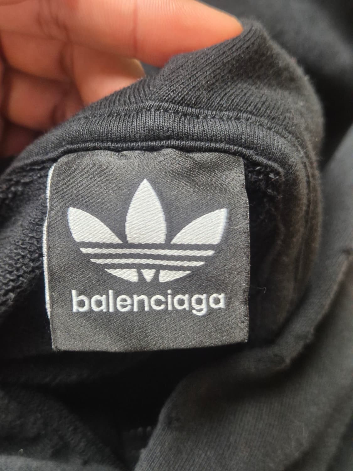  발렌시아가 아디다스 레드 배색 라지핏 후드 블랙 상품이미지3