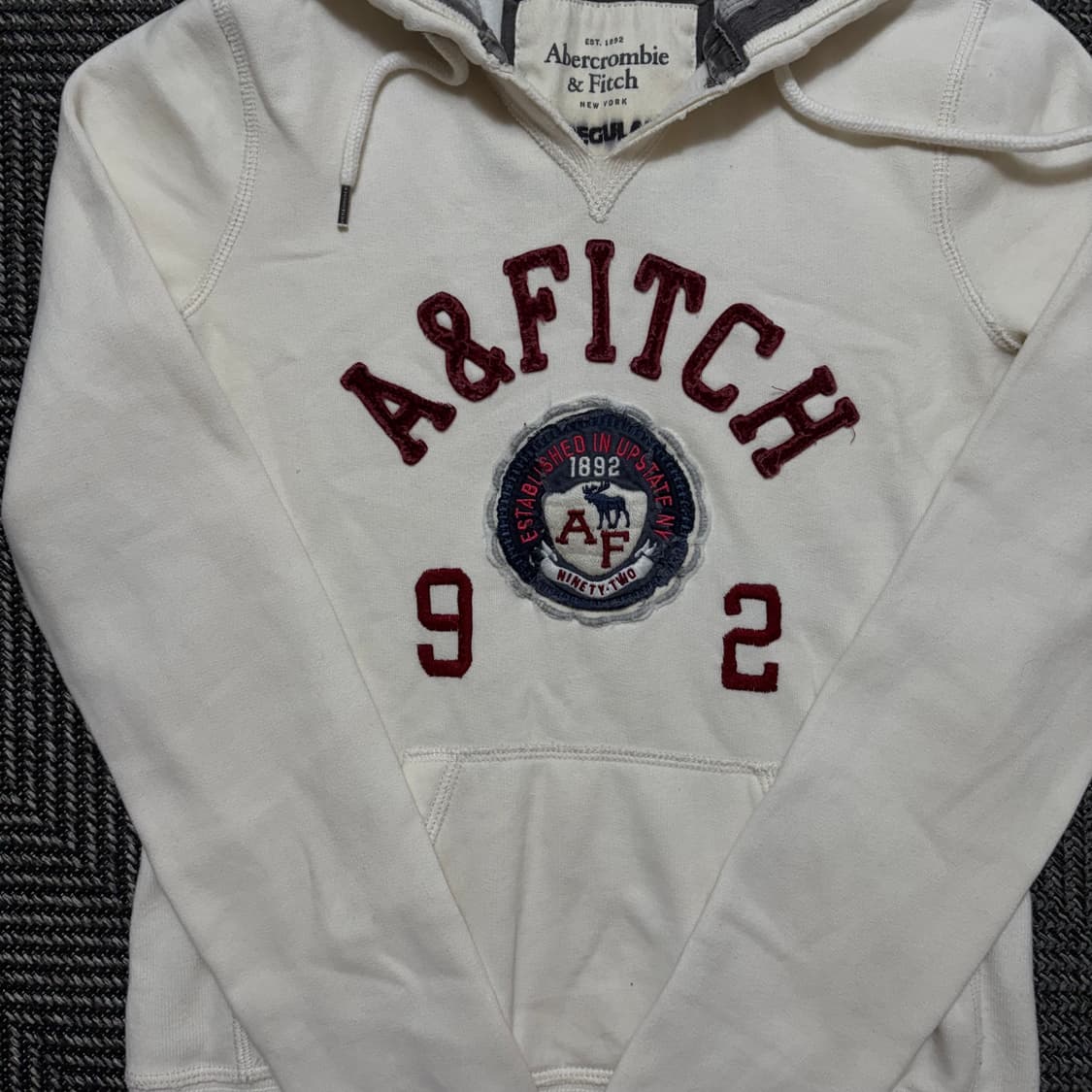 A&F 아베크롬비 화이트 아치로고 패치 기모 후드티(S) 상품이미지3