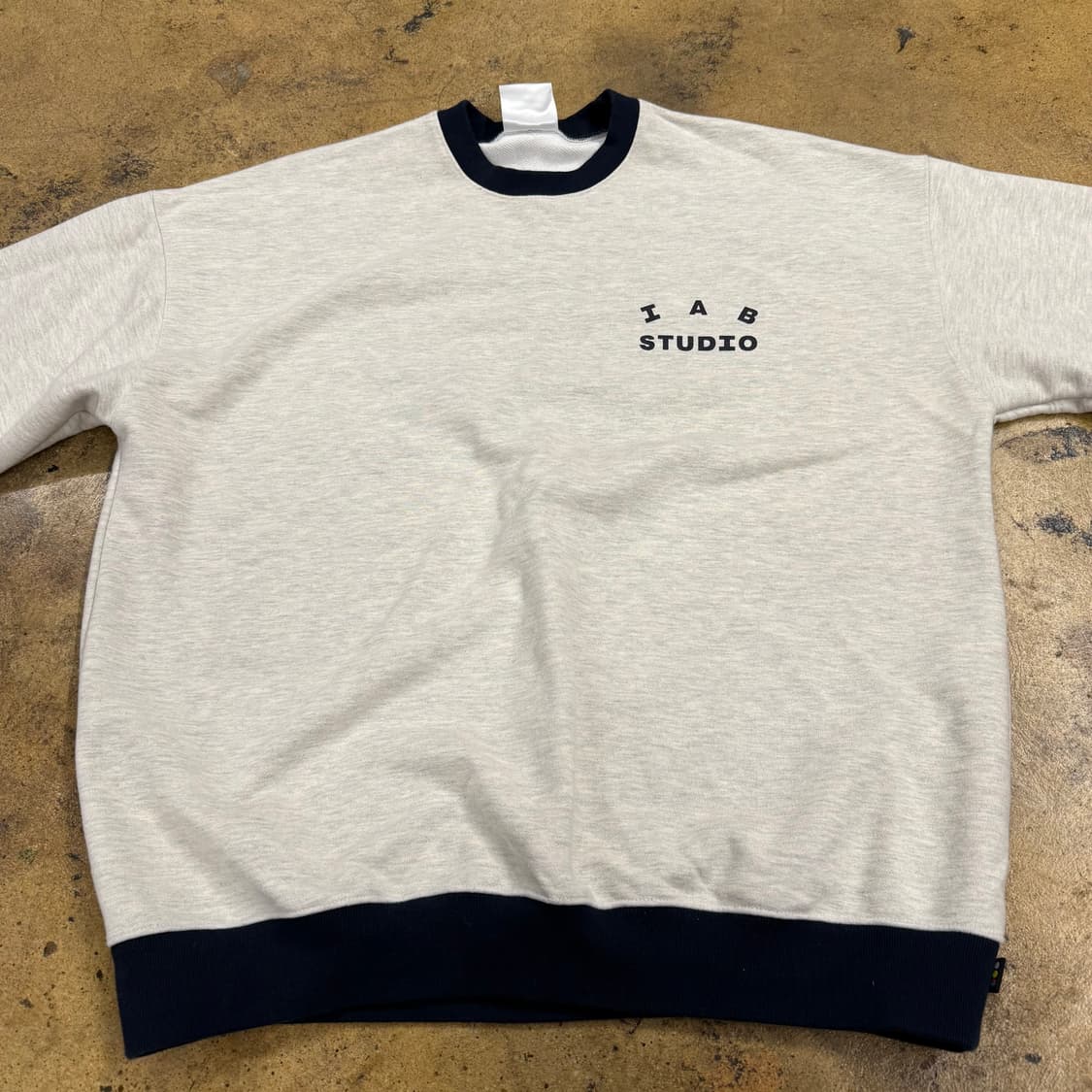 아이앱 스튜디오 맨투맨 상품이미지3